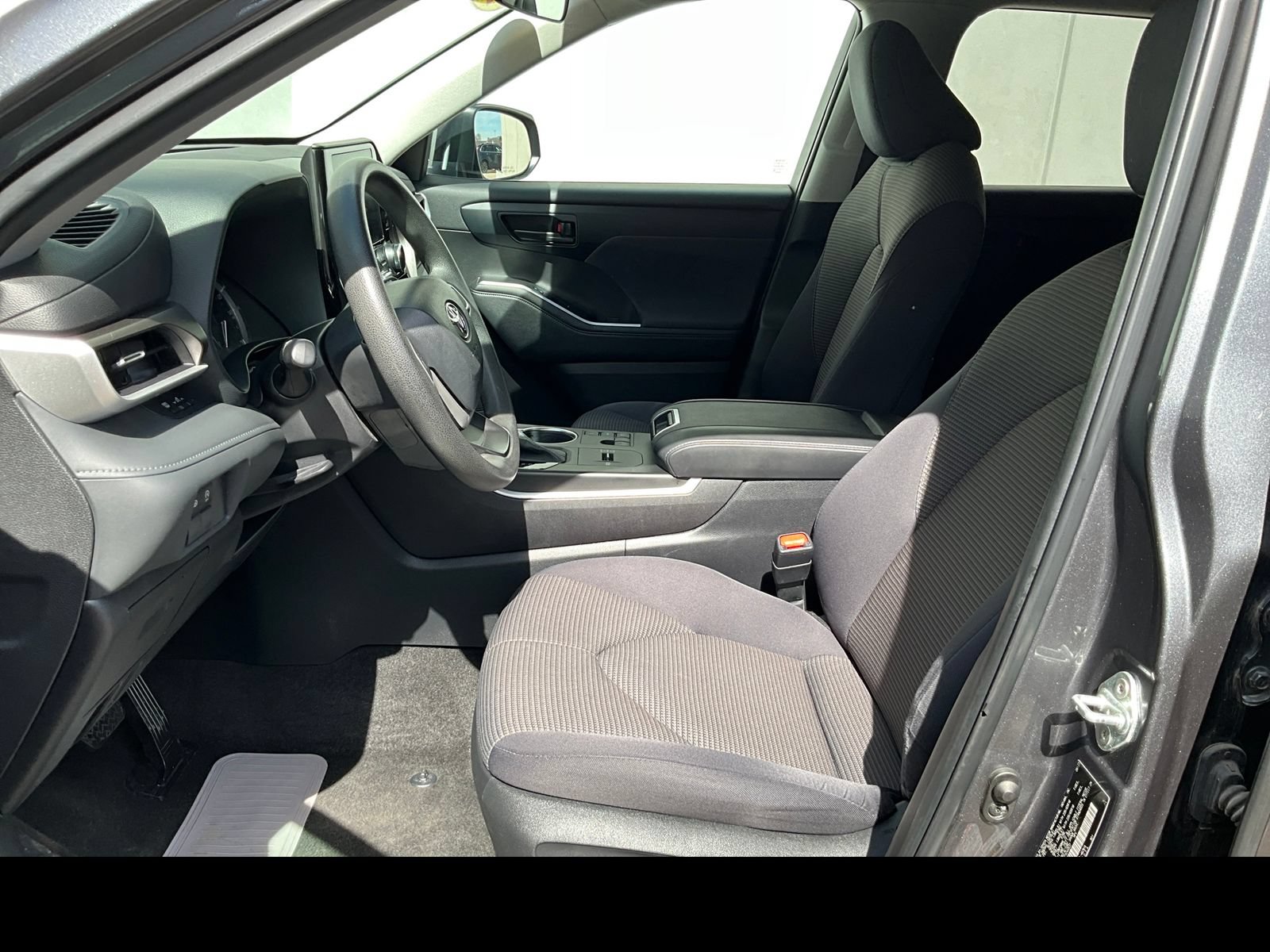 Used 2023 Toyota Highlander L FWD video 2
