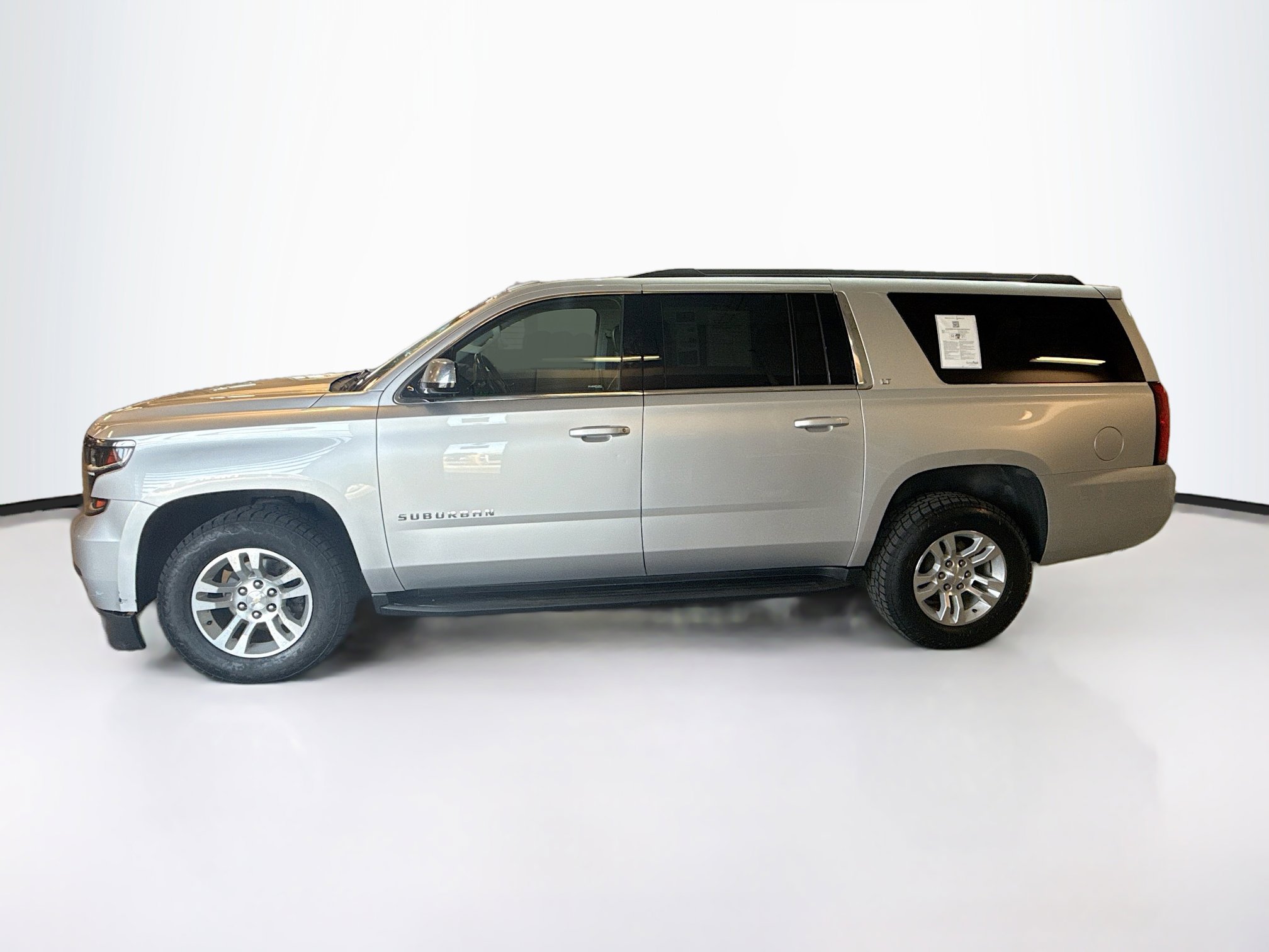 Used 2019 Chevrolet Suburban LT image 4