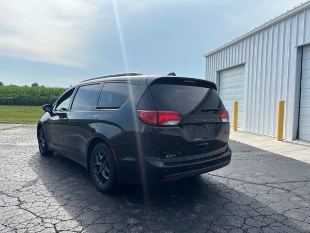 Used 2018 Chrysler Pacifica Touring-L w/ Premium Audio Group FWD image 3