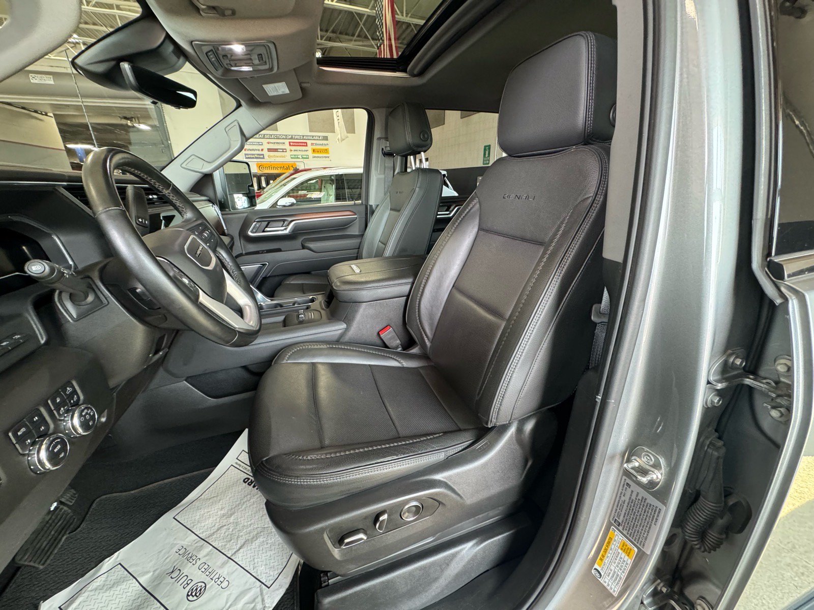 Used 2025 GMC Sierra 2500 Denali w/ Denali Reserve Package AWD/4WD image 22