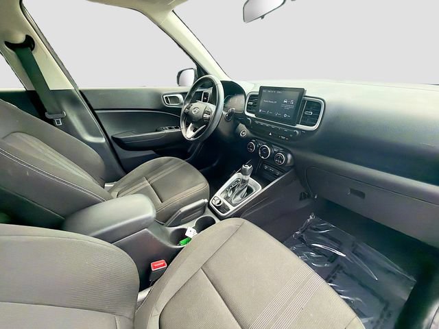 Certified 2024 Hyundai Venue SEL FWD image 25
