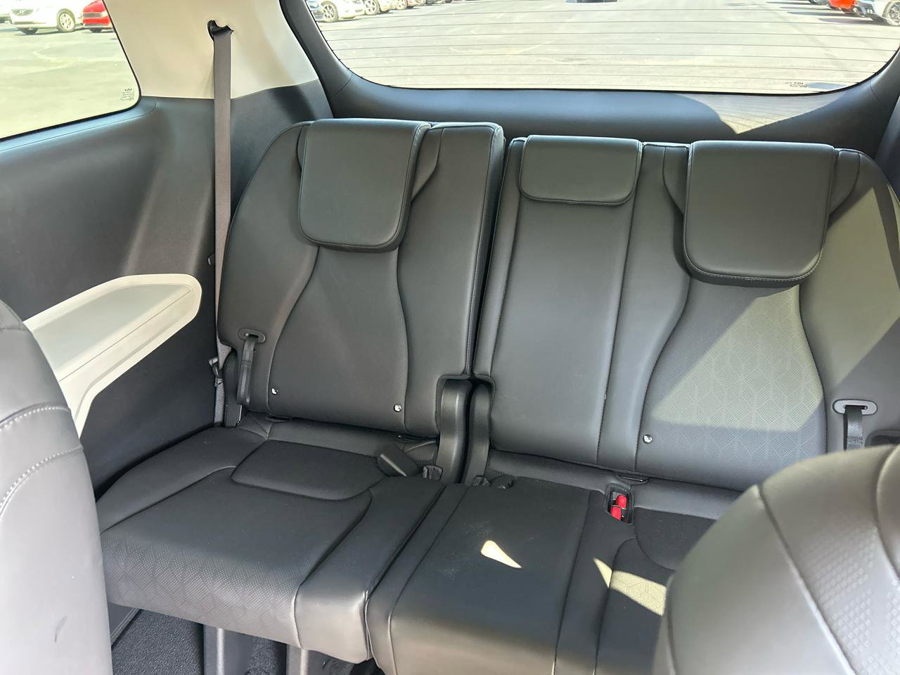 Used 2024 Kia Carnival LX FWD image 12