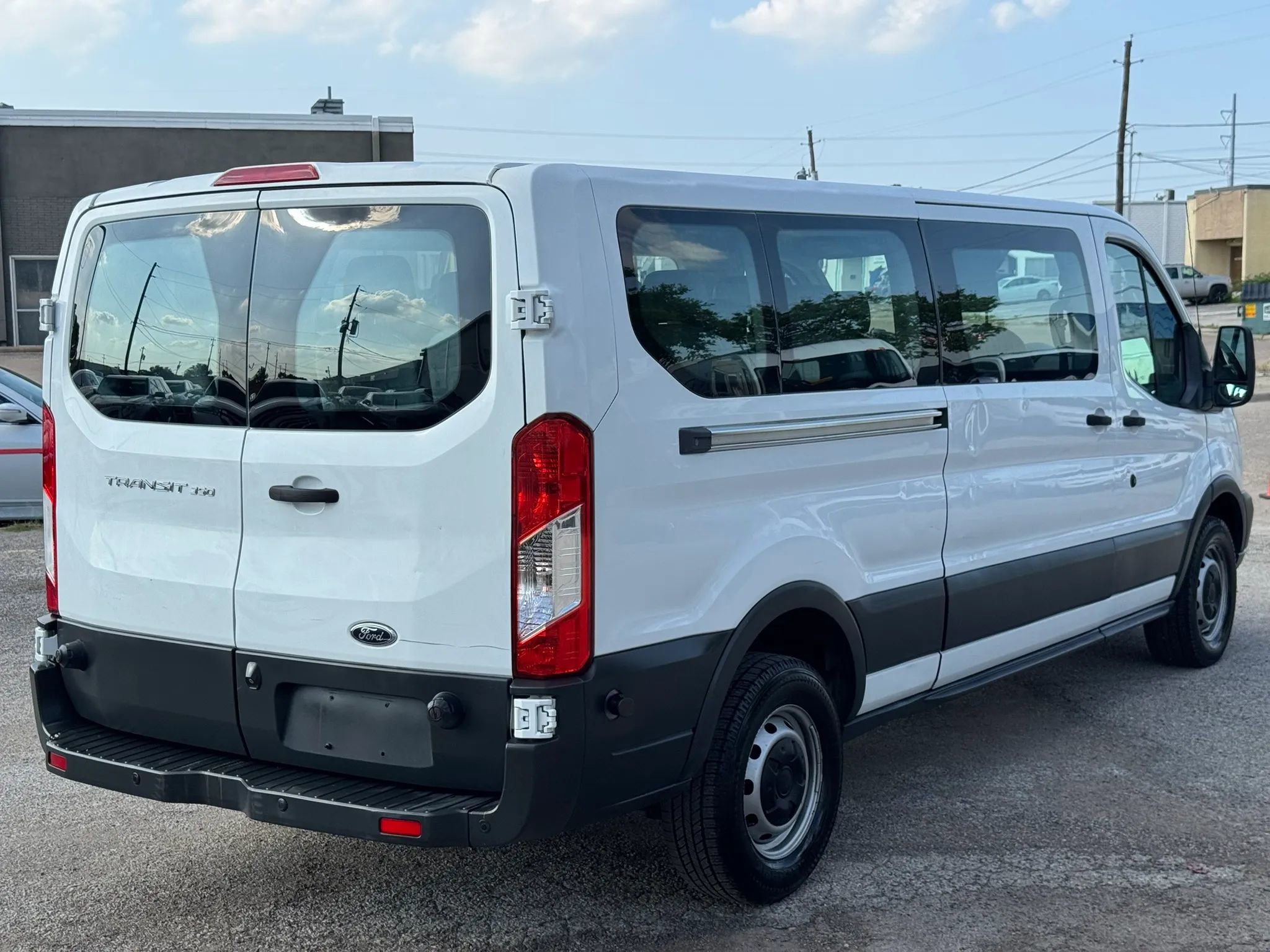 Used 2017 Ford Transit 350 XL RWD image 6