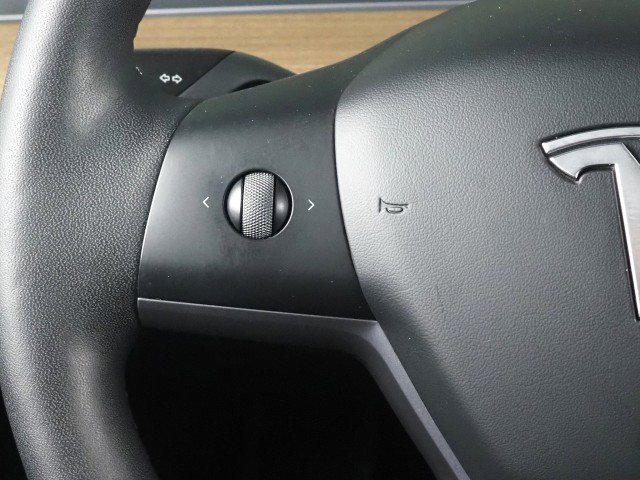 Used 2023 Tesla Model Y Long Range image 21