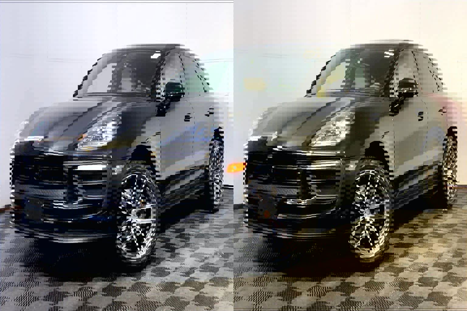 Used 2025 Porsche Macan image 1