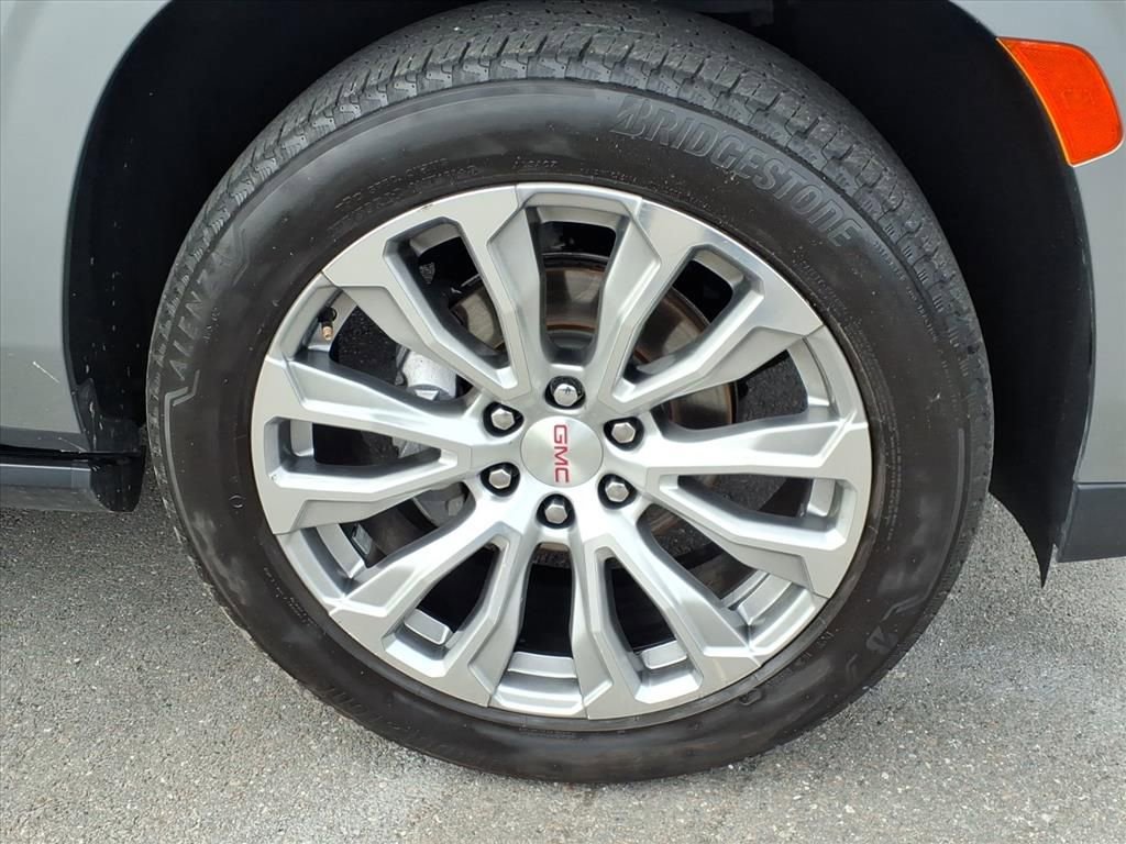 Used 2023 GMC Yukon Denali RWD image 9