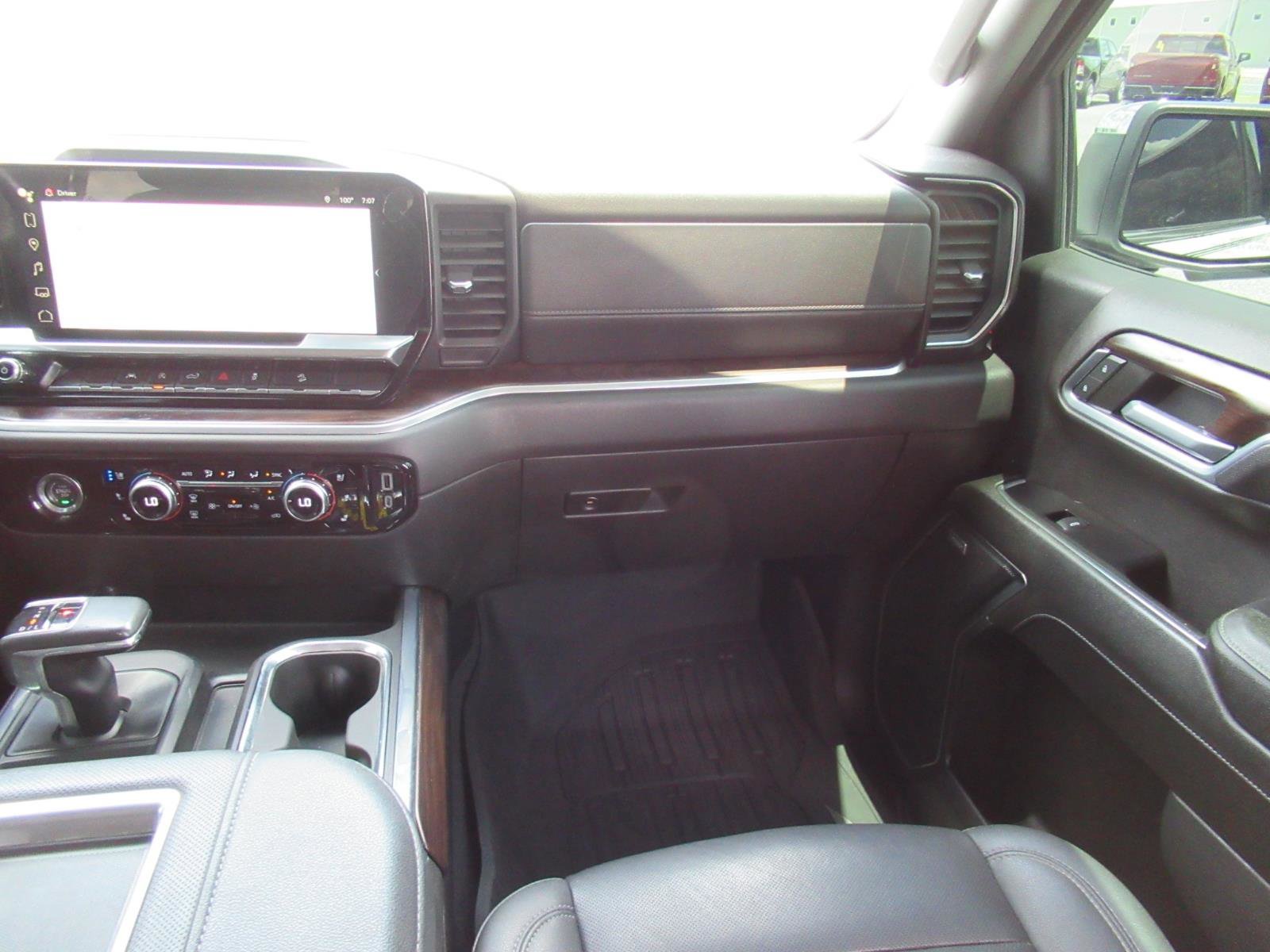 Used 2022 GMC Sierra 1500 SLT AWD/4WD image 14