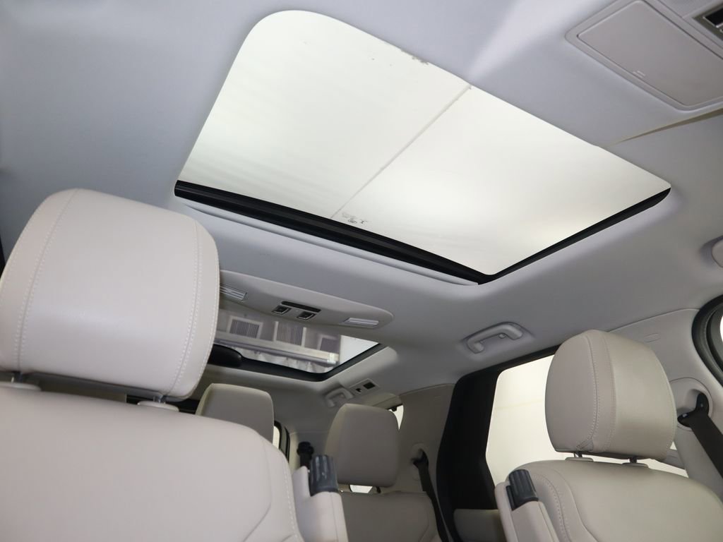 Used 2020 Land Rover Discovery Landmark image 18