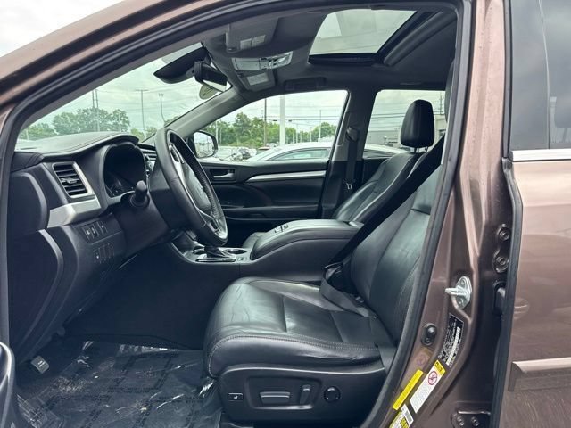 Used 2017 Toyota Highlander XLE FWD image 24