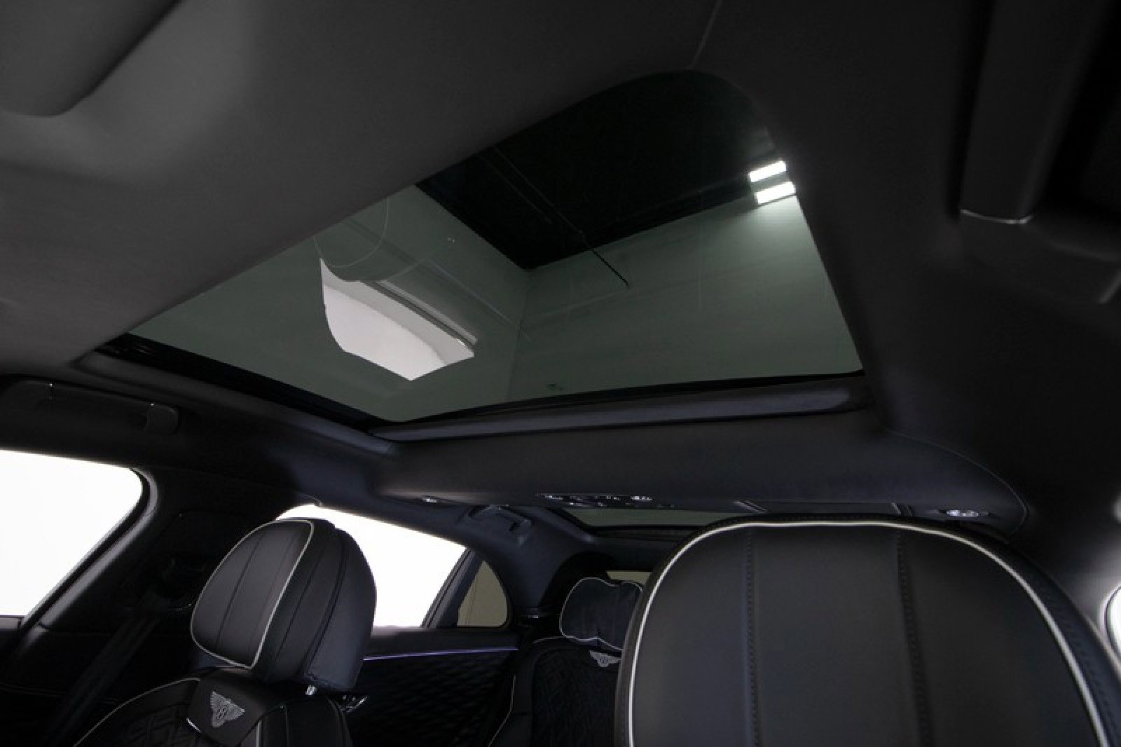 Used 2021 Bentley Flying Spur V8 image 40