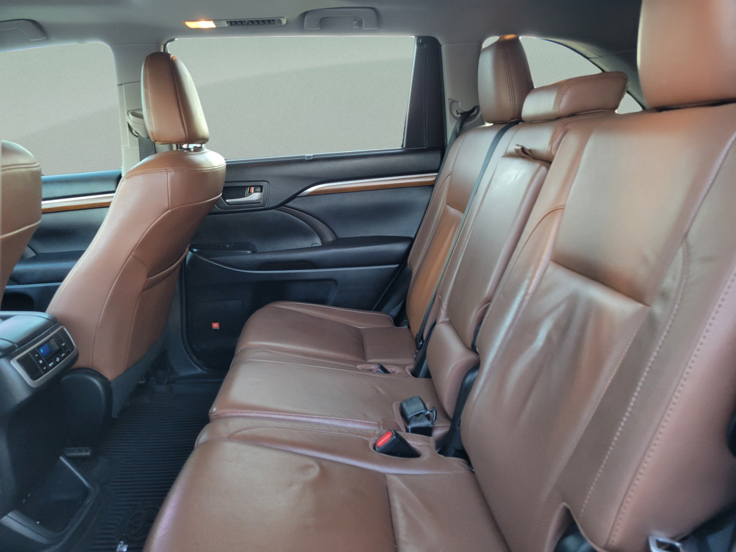 Used 2017 Toyota Highlander Limited FWD image 6
