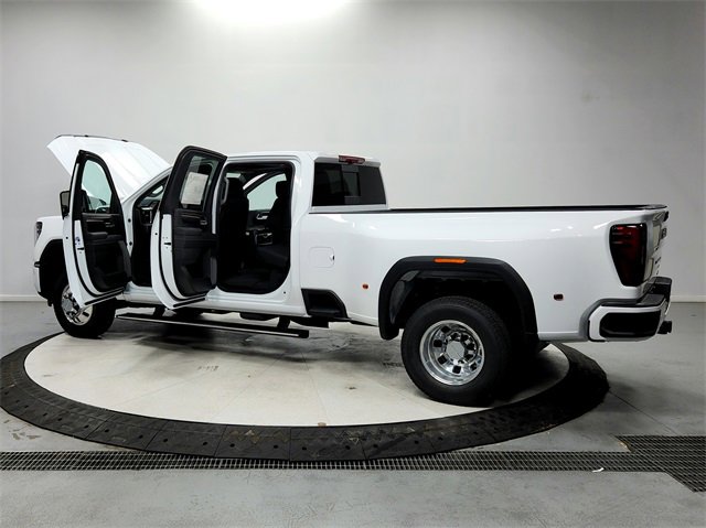 New 2026 GMC Sierra 3500 Denali w/ Denali Reserve Package image 13