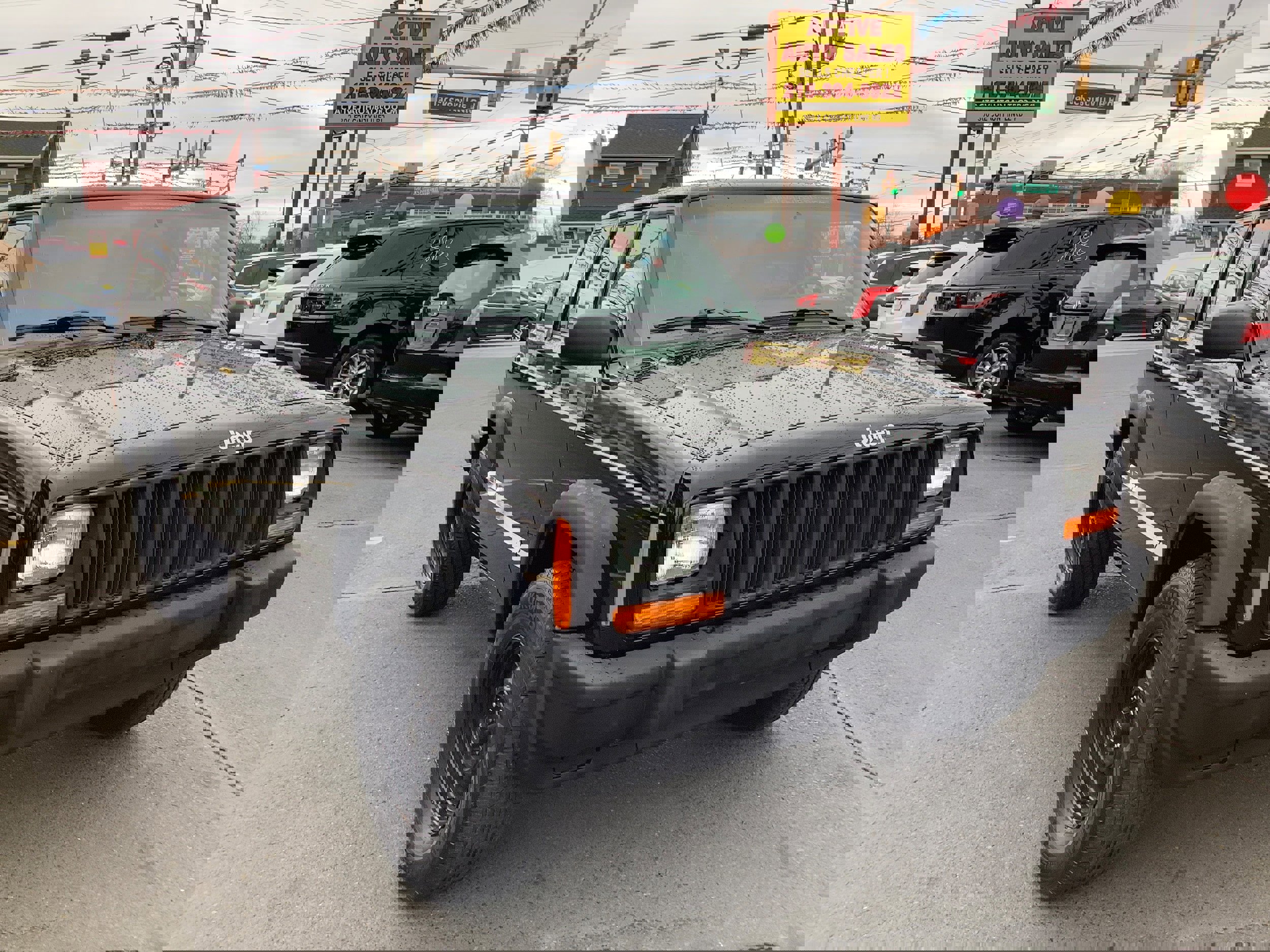 Used 2000 Jeep Cherokee SE image 1