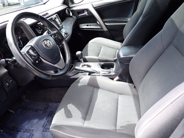 Used 2018 Toyota RAV4 XLE AWD/4WD image 9