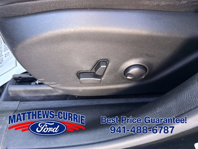 Used 2022 Jeep Cherokee Latitude w/ Trailer Tow Group AWD/4WD image 9