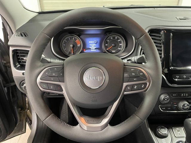 Used 2022 Jeep Cherokee Limited w/ Trailer Tow Group AWD/4WD image 17