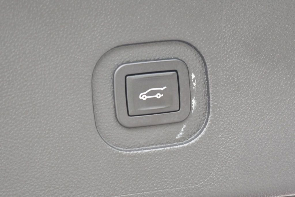 Used 2017 GMC Terrain SLT w/ Open Road Package image 17