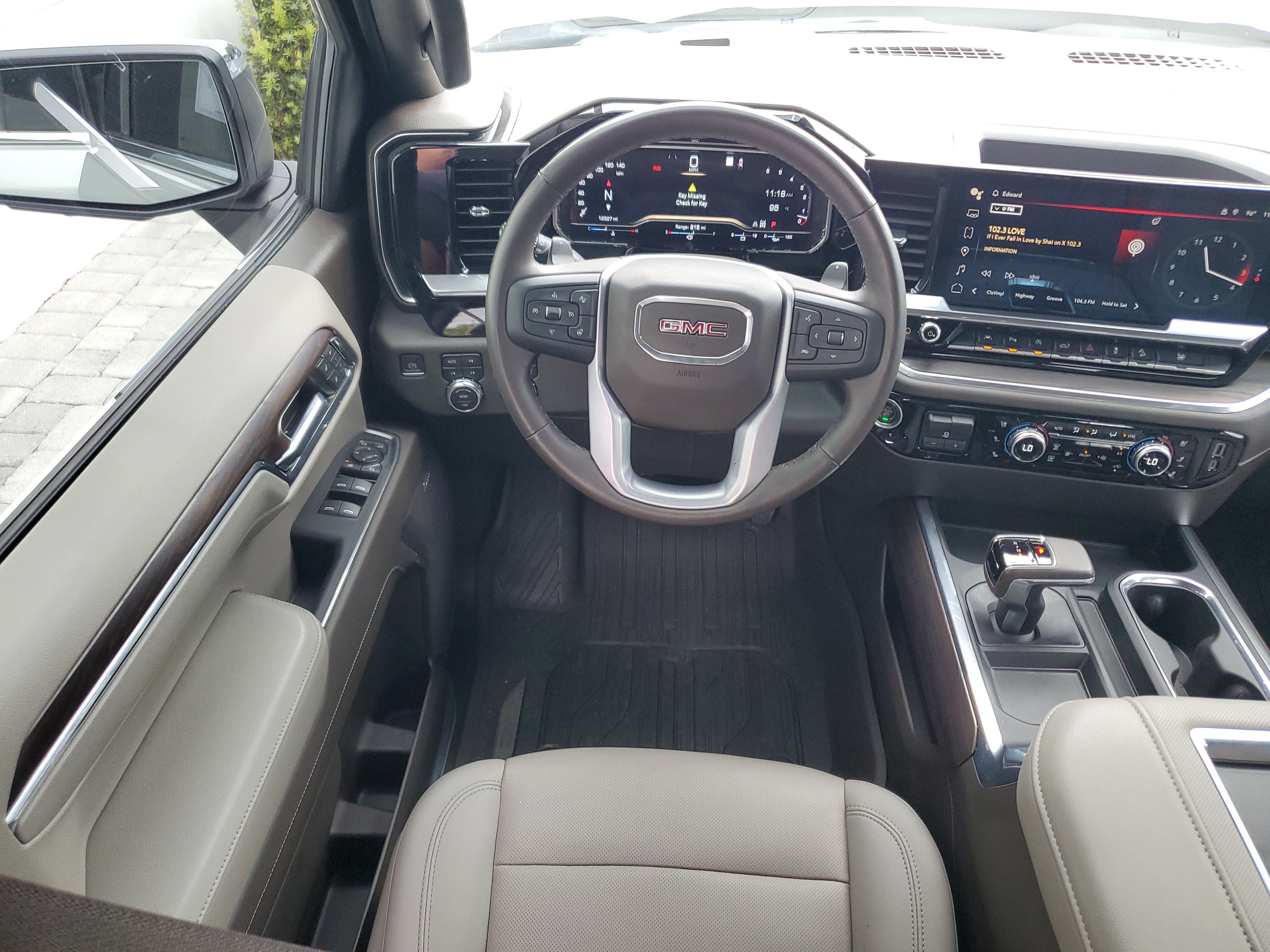 Used 2022 GMC Sierra 1500 SLT w/ SLT Premium Plus Package AWD/4WD image 16