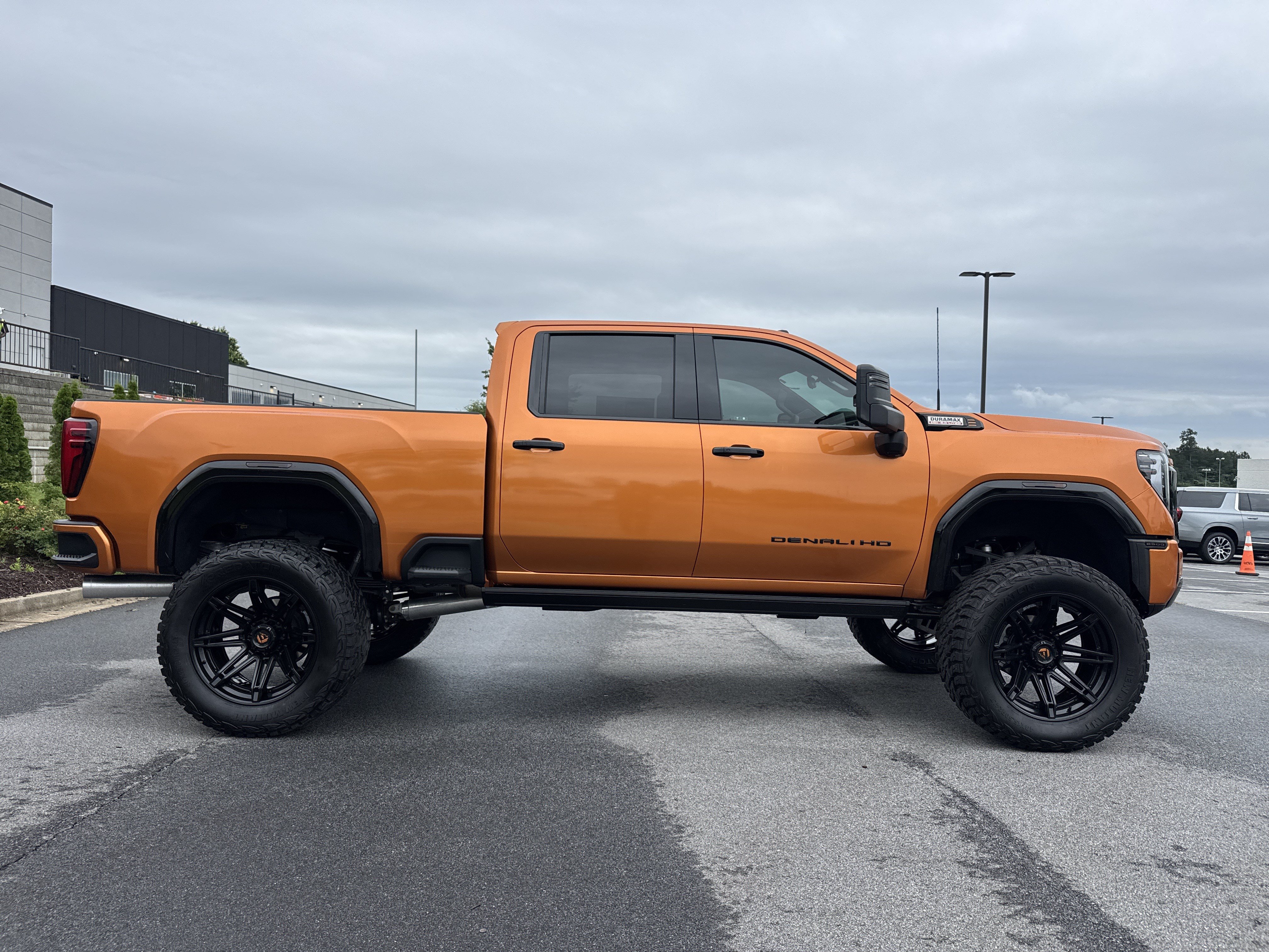 Used 2024 GMC Sierra 2500 Denali w/ Denali Reserve Package AWD/4WD image 11