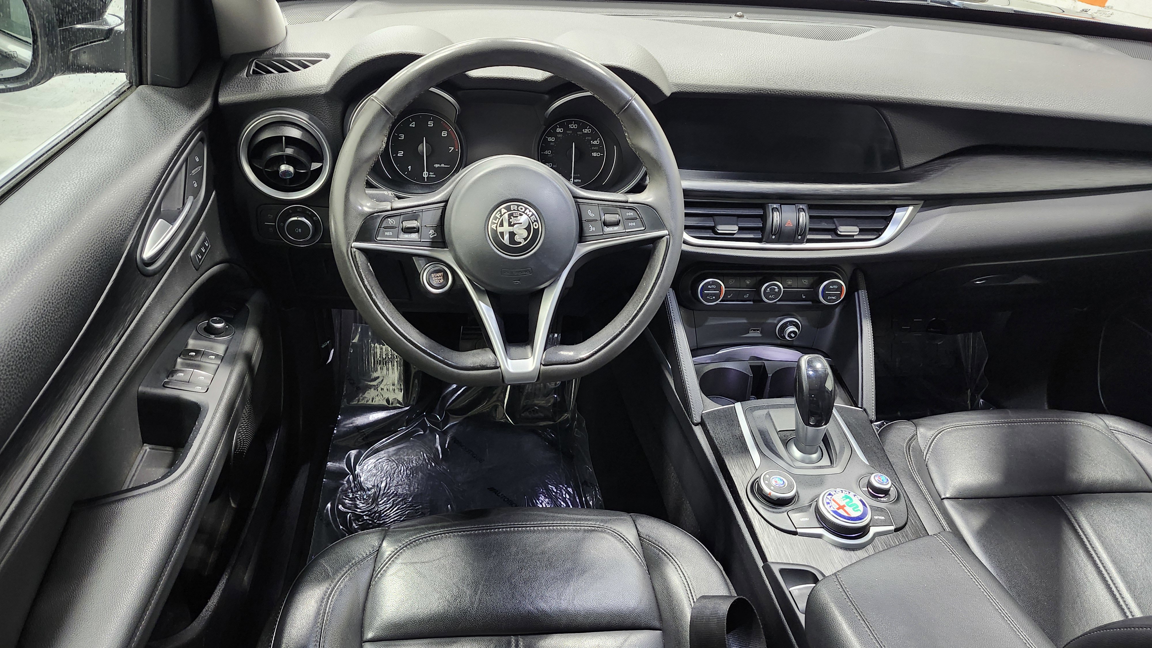 Used 2018 Alfa Romeo Stelvio AWD image 30