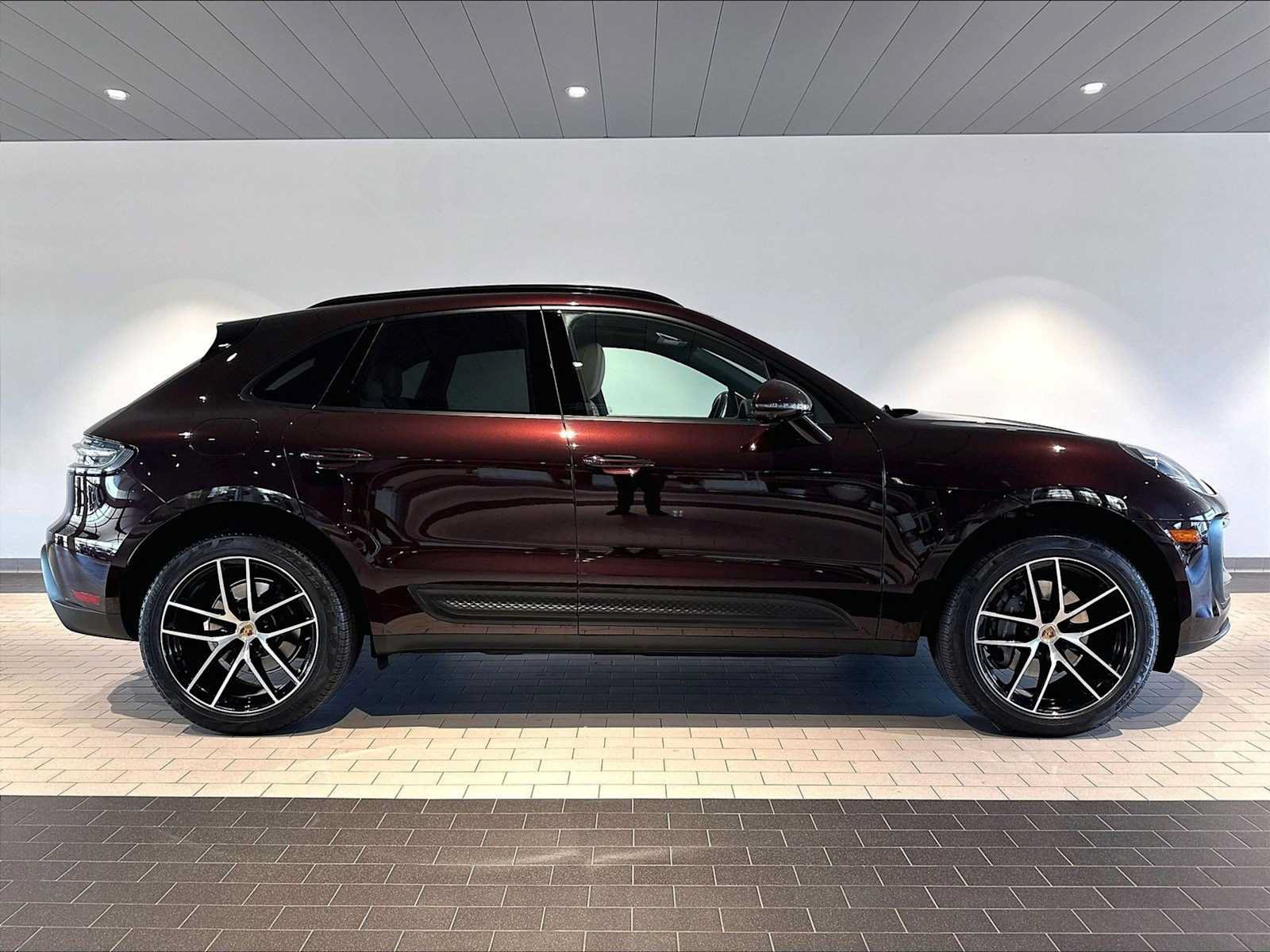 Used 2024 Porsche Macan AWD/4WD image 12