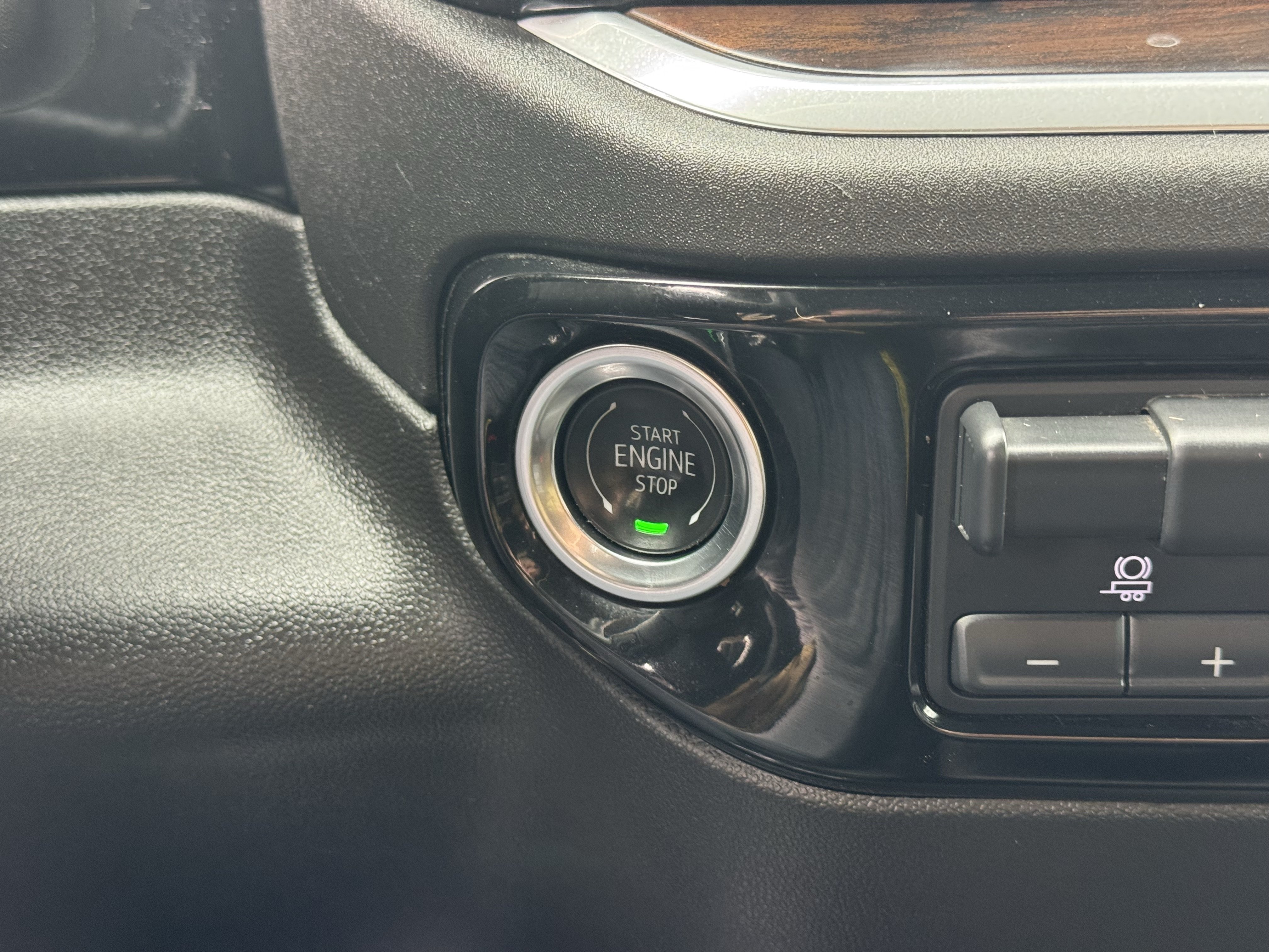 Certified 2025 GMC Sierra 1500 SLT AWD/4WD image 30