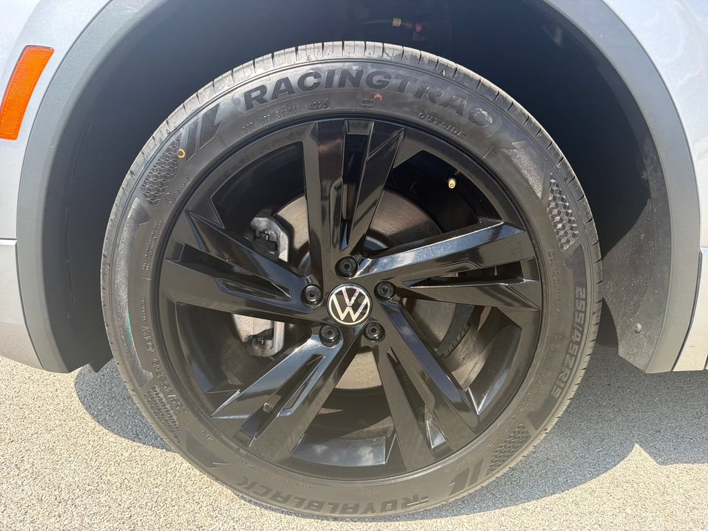 Certified 2024 Volkswagen Tiguan SE R-Line AWD/4WD image 31
