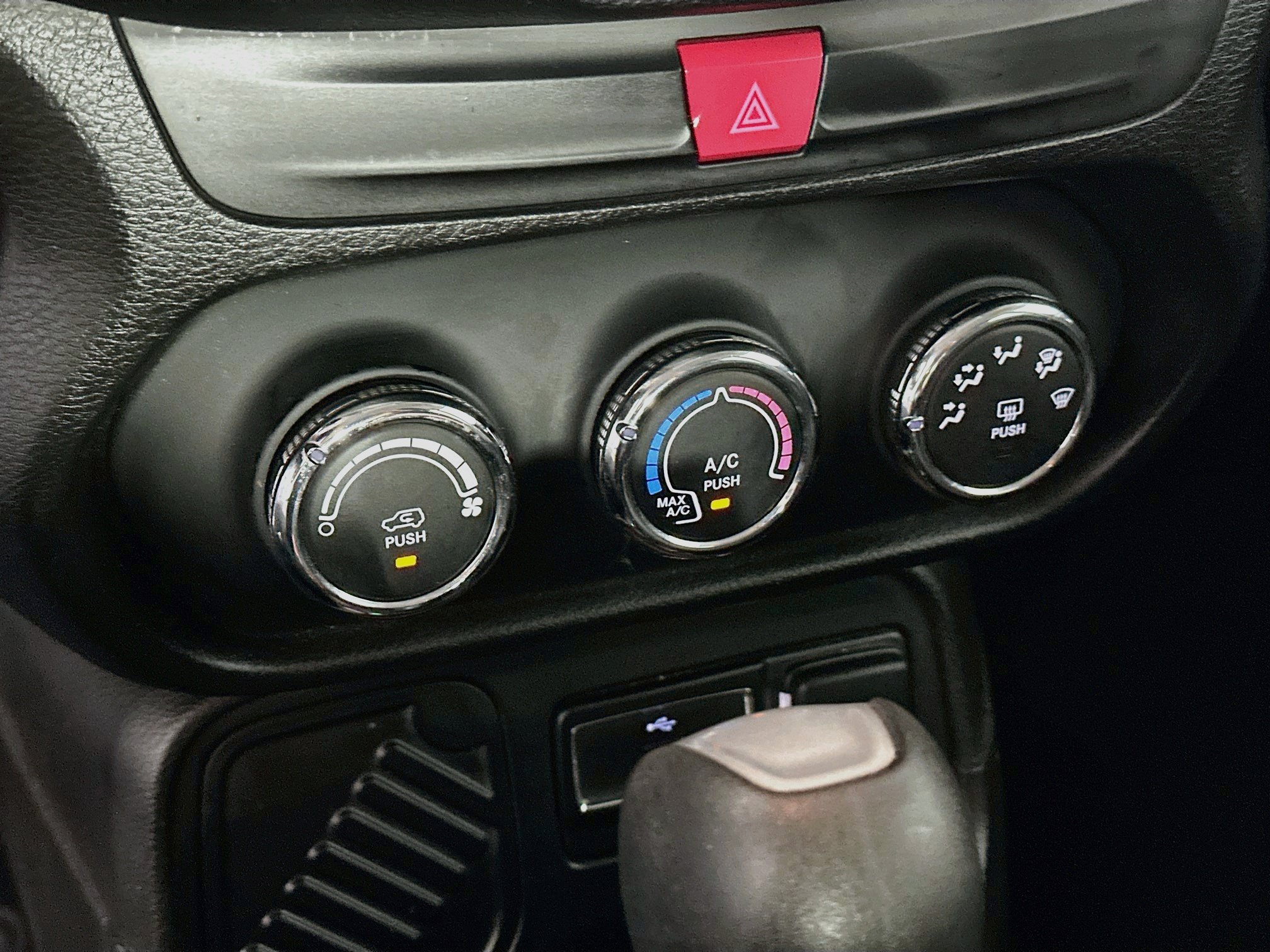 Used 2017 Jeep Renegade Altitude FWD image 22