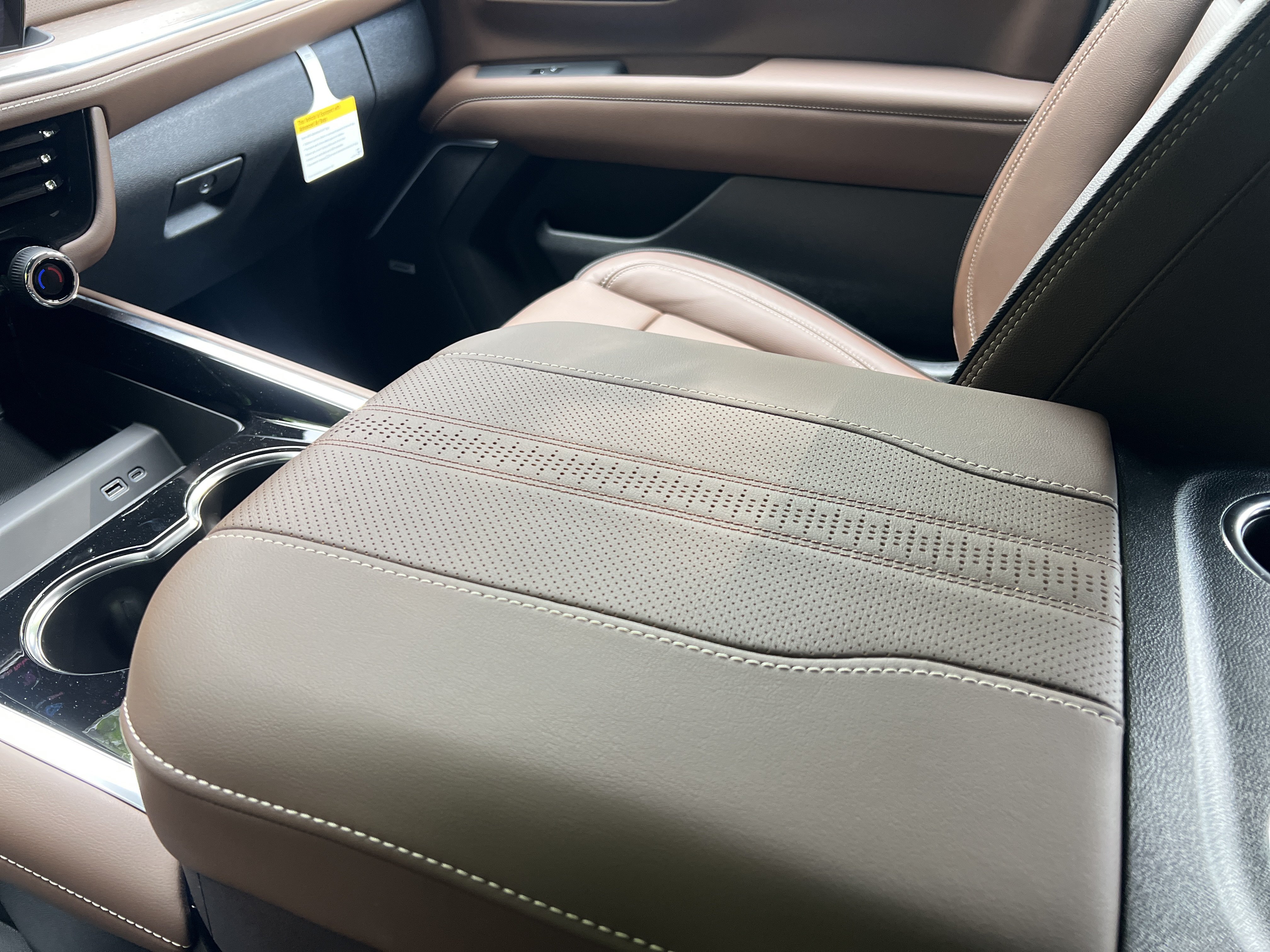 New 2026 Chevrolet Tahoe High Country w/ LPO, Get Active Package AWD/4WD image 29