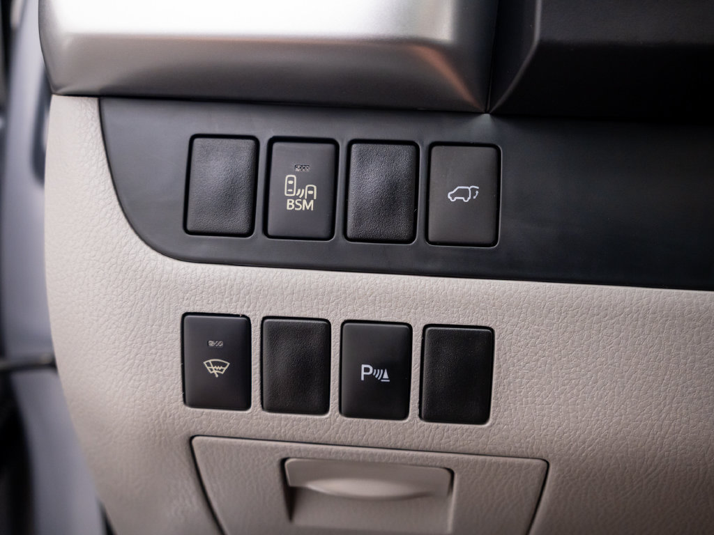 Used 2014 Toyota Highlander Limited AWD/4WD image 22