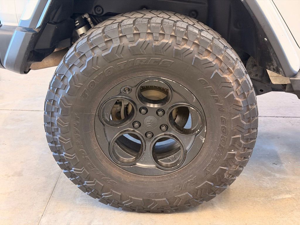 Used 2022 Jeep Wrangler Unlimited Rubicon w/ Xtreme Recon 35" Tire Package image 3