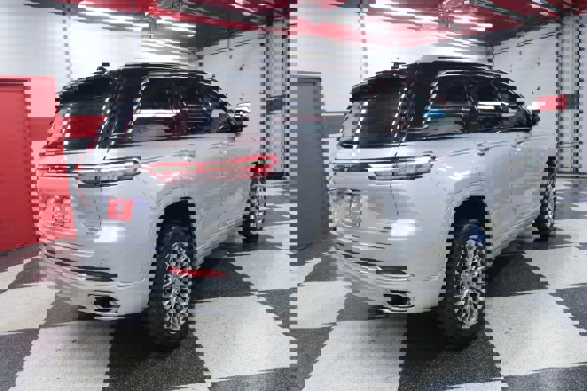 Used 2022 Jeep Grand Cherokee Summit w/ Advanced Protech Group IV image 6