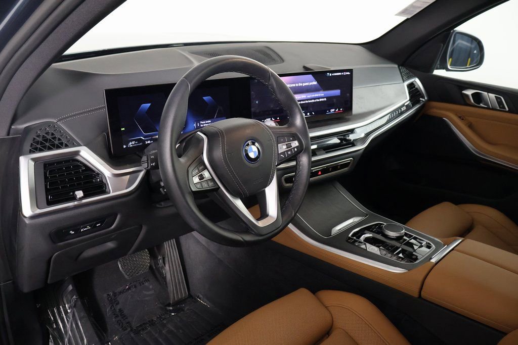 Used 2025 BMW X5 xDrive50e w/ Parking Assistance Package image 7