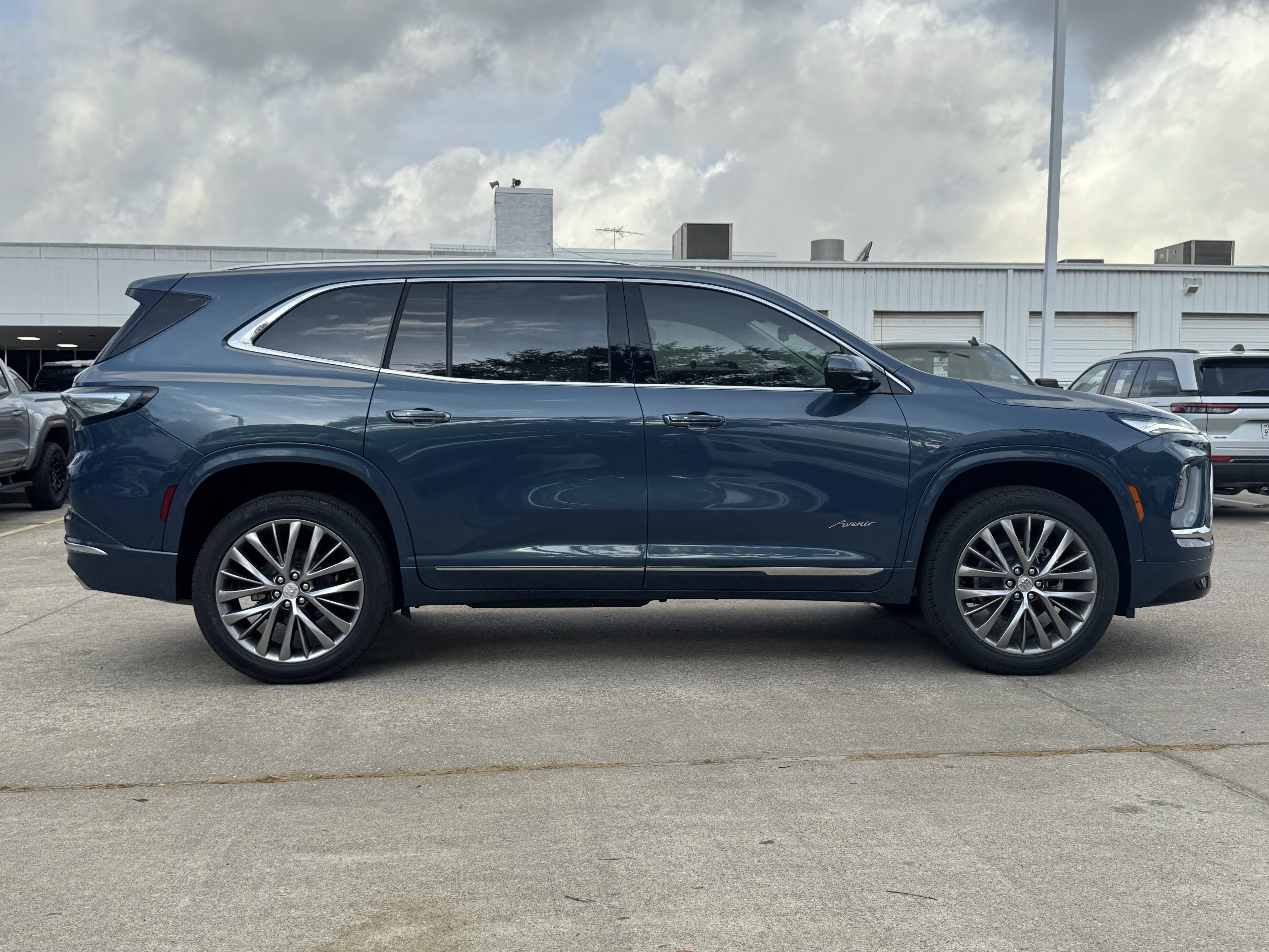 New 2026 Buick Enclave Avenir image 7