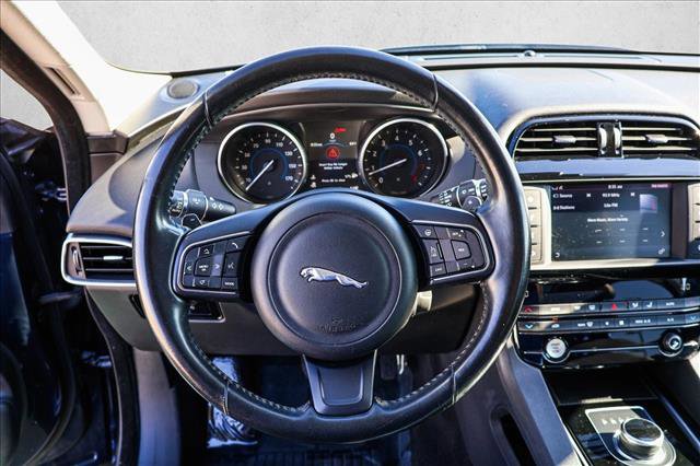 Used 2017 Jaguar F-PACE AWD/4WD image 13