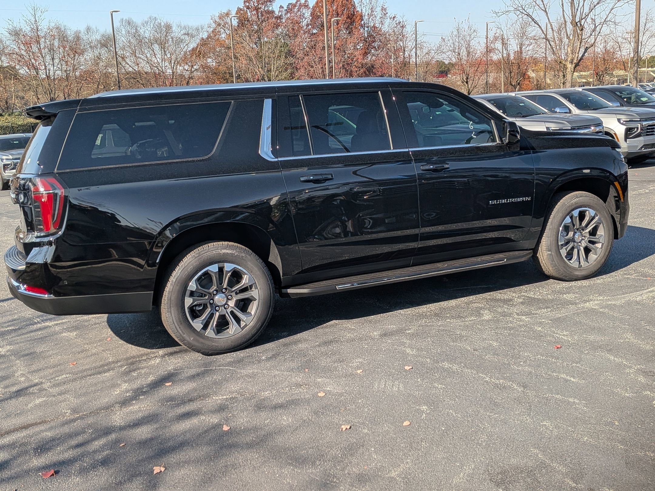 New 2026 Chevrolet Suburban LS image 9