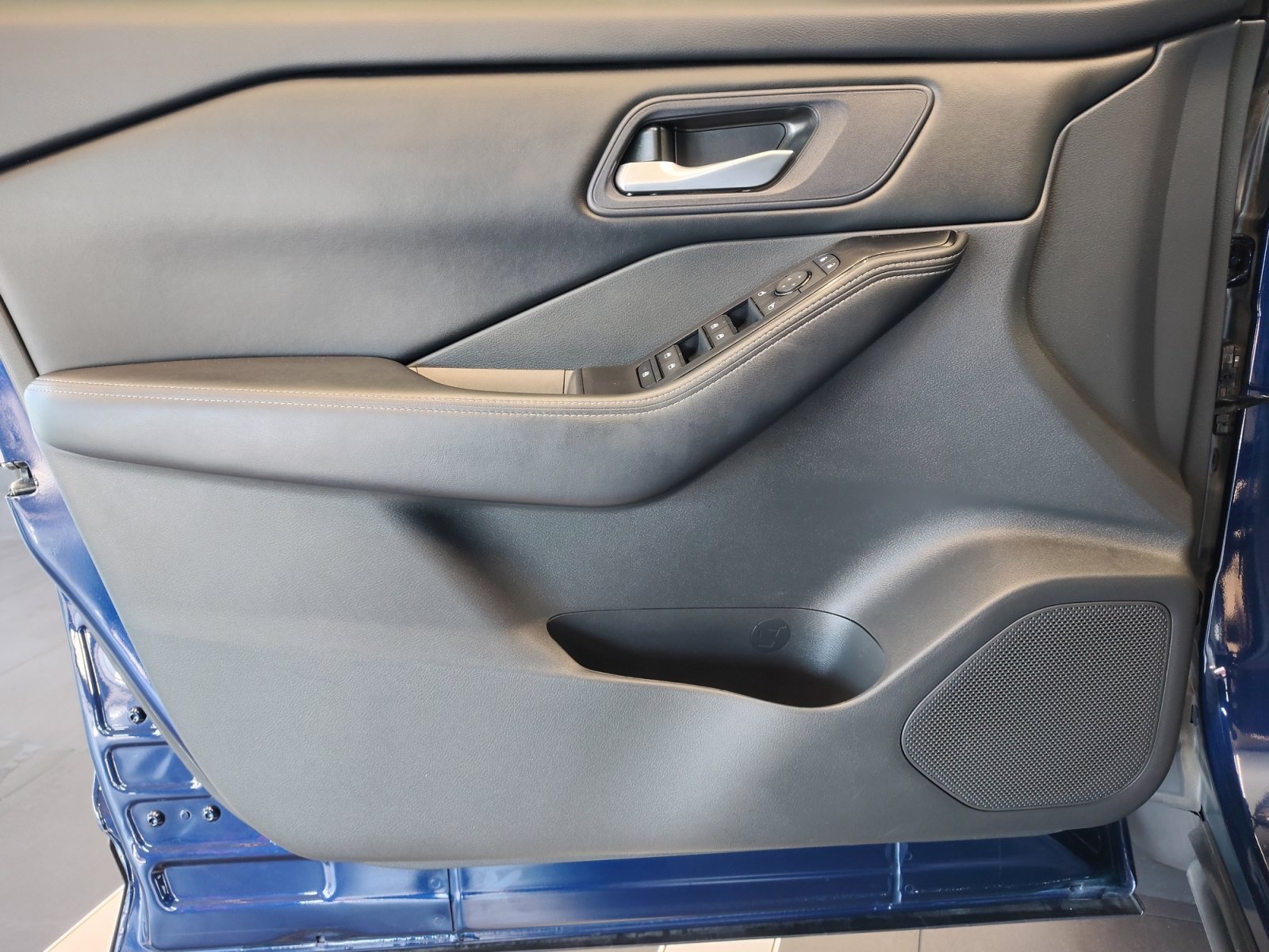 Certified 2024 Nissan Rogue SV FWD image 26