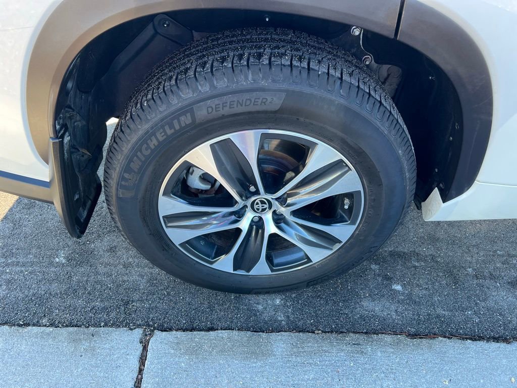 Used 2021 Toyota Highlander XLE image 10