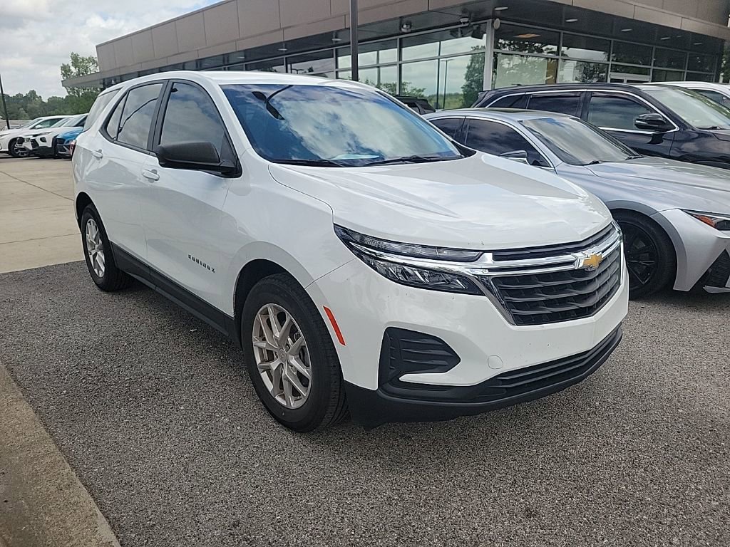 Used 2022 Chevrolet Equinox LS w/ LS Convenience Package image 4