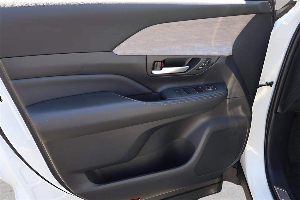 Certified 2025 Toyota Grand Highlander AWD image 26