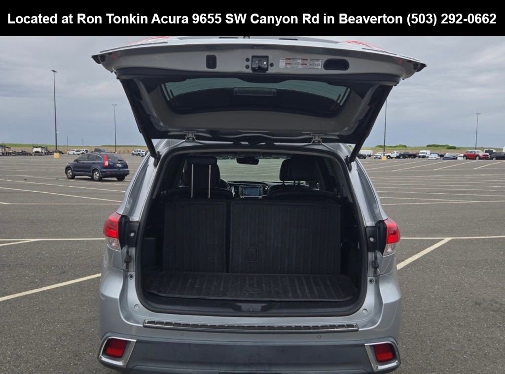 Used 2017 Toyota Highlander Limited AWD/4WD image 10
