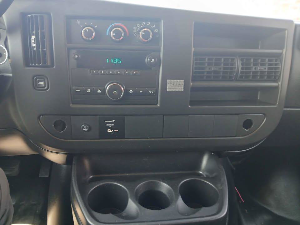 Used 2013 Chevrolet Express 2500 RWD image 10