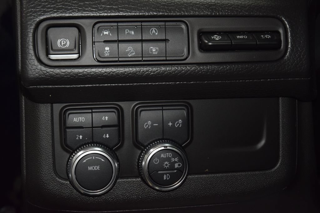 Used 2023 GMC Yukon XL Denali AWD/4WD image 37