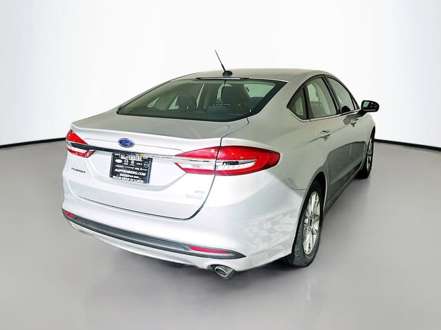 Used 2017 Ford Fusion SE image 7