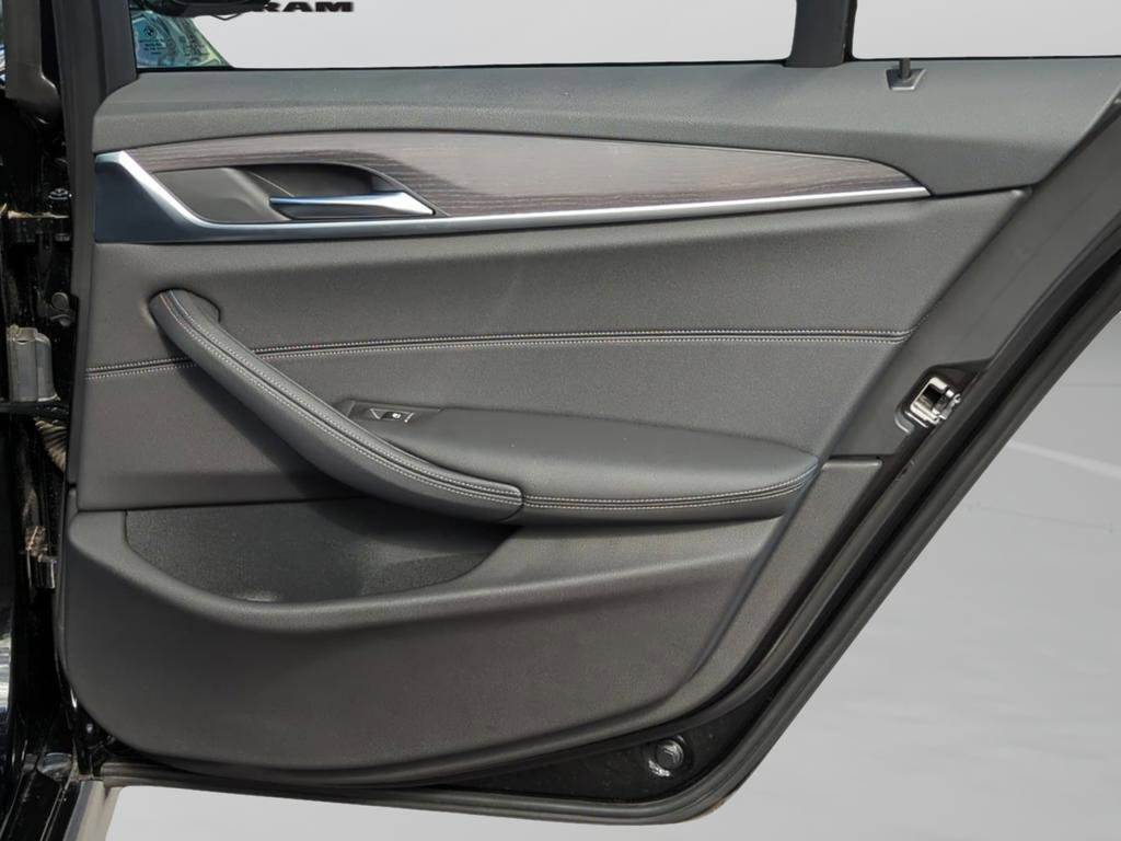 Used 2022 BMW 540i w/ M Sport Package image 27