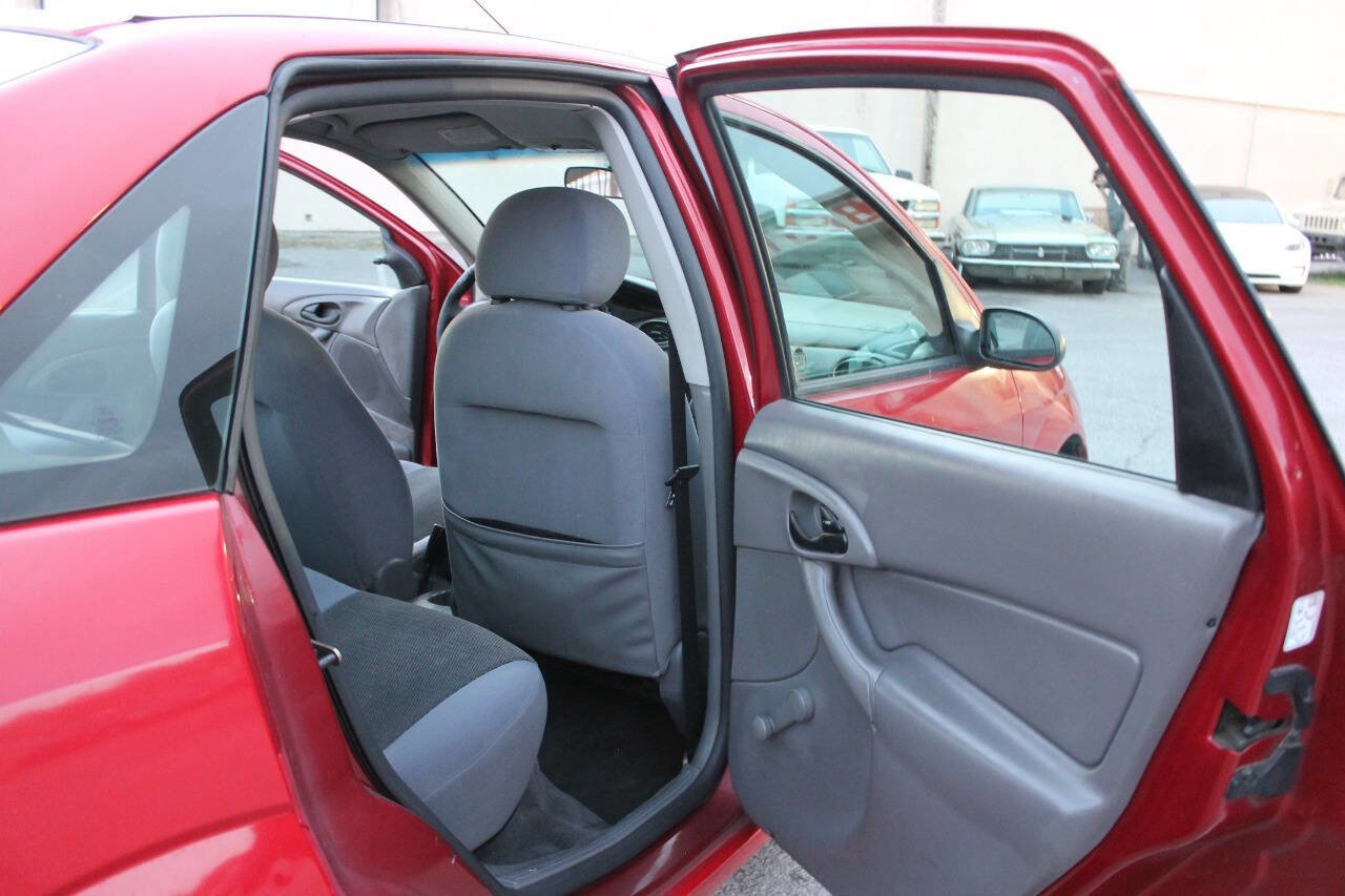 Used 2004 Ford Focus LX FWD image 27