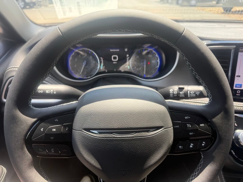 New 2027 Chrysler Pacifica Limited w/ Family Tech Group FWD image 23
