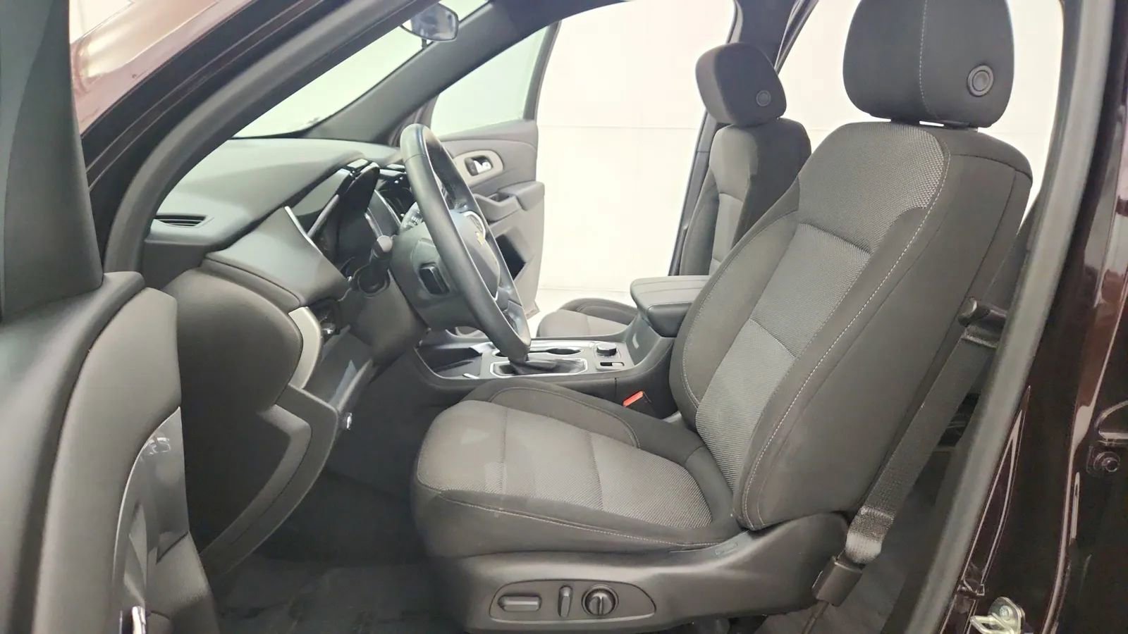 Used 2023 Chevrolet Traverse LT image 22