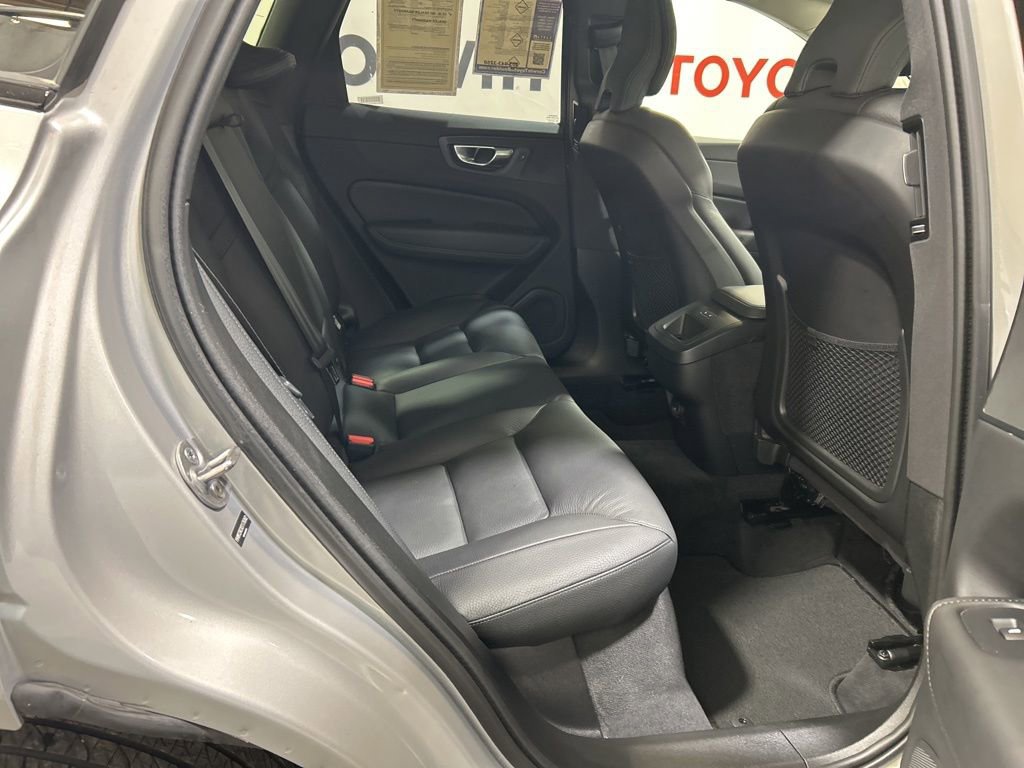 Used 2025 Volvo XC60 B5 Plus image 16