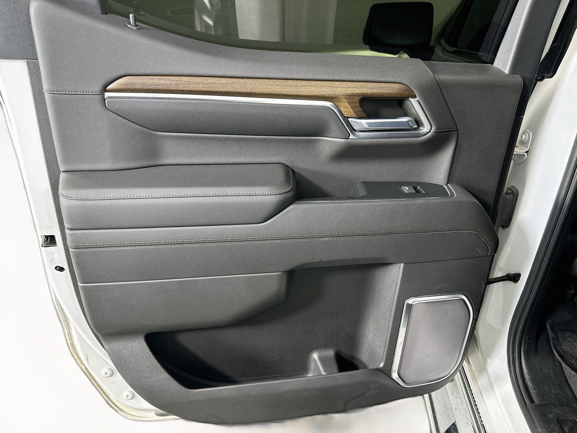 Used 2022 Chevrolet Silverado 1500 High Country w/ High Country Premium Package AWD/4WD image 27
